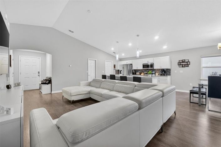 Image No.12-3 Bed Property for sale