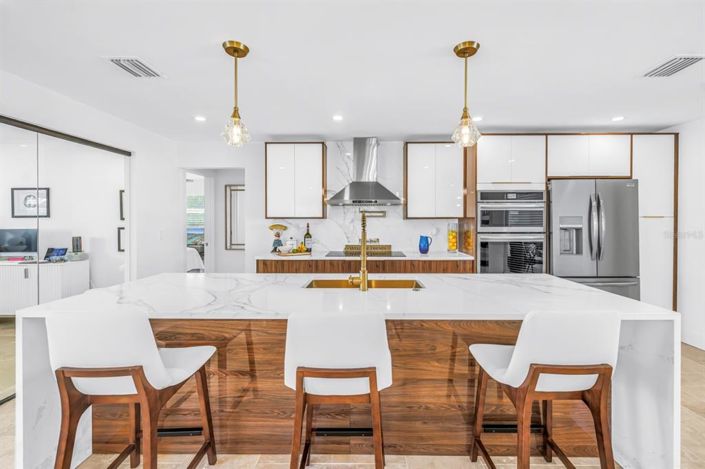 Image No.15-3 Bed Property for sale