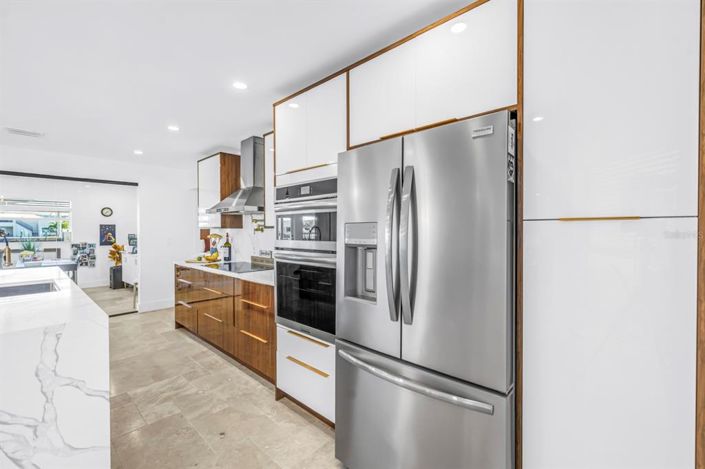 Image No.17-3 Bed Property for sale