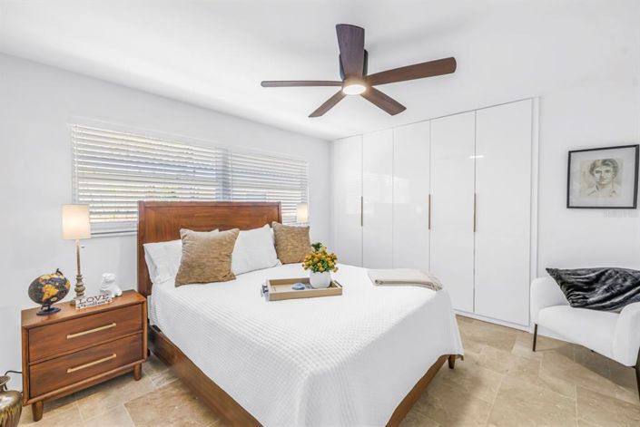 Image No.40-3 Bed Property for sale