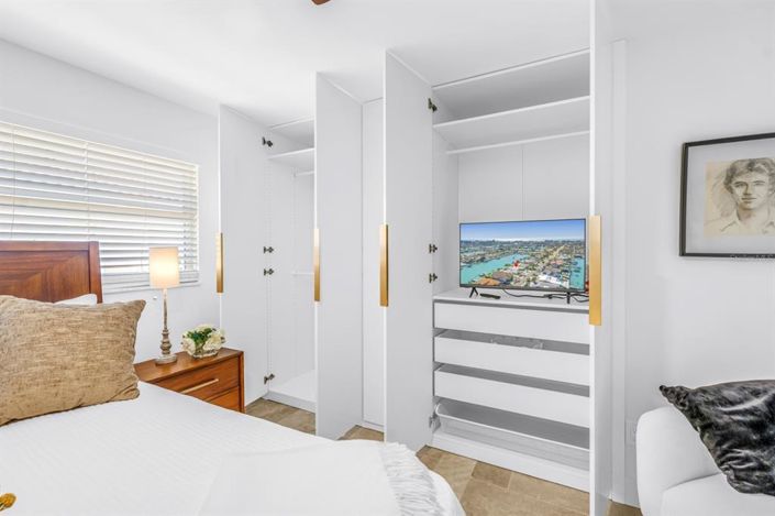 Image No.42-3 Bed Property for sale