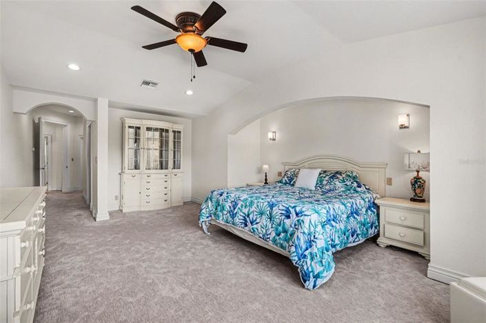 Image No.12-3 Bed Property for sale