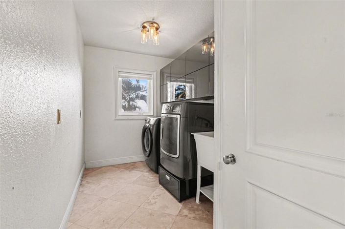 Image No.24-3 Bed Property for sale