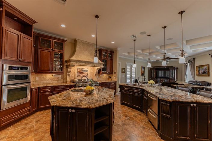 Image No.14-5 Bed Property for sale