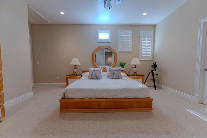 Image No.40-5 Bed Property for sale