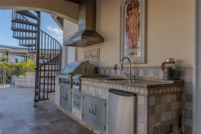 Image No.51-5 Bed Property for sale