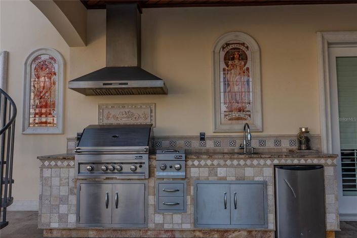 Image No.54-5 Bed Property for sale