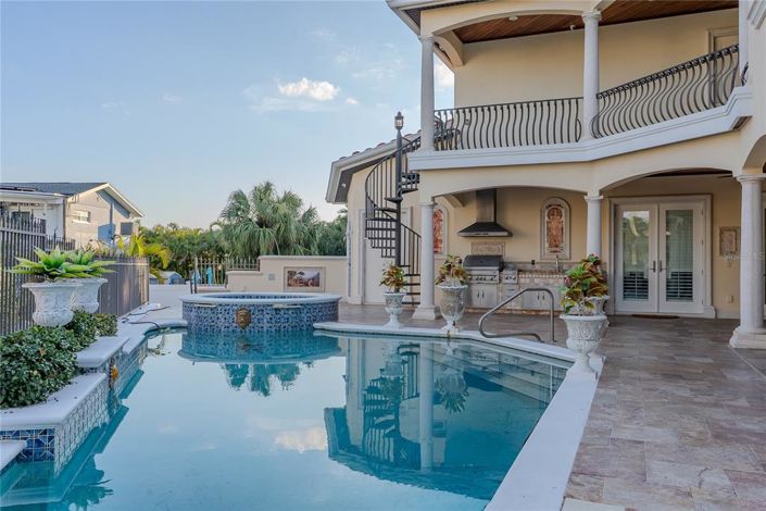 Image No.57-5 Bed Property for sale