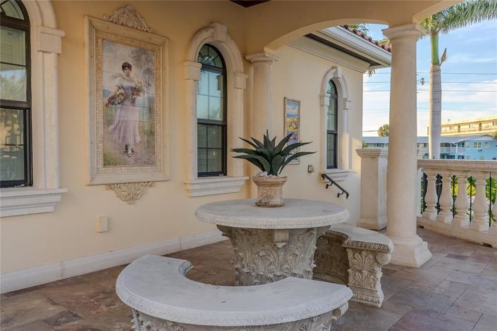 Image No.60-5 Bed Property for sale