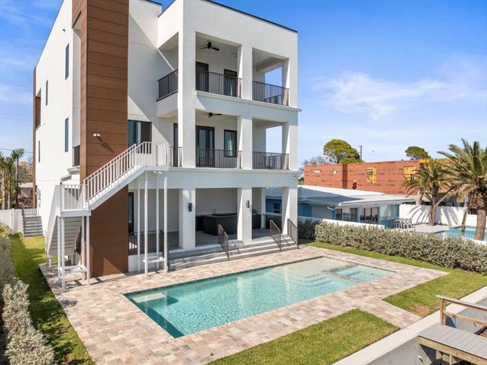 Image No.3-Propriété de 4 chambres à vendre à St. Pete Beach