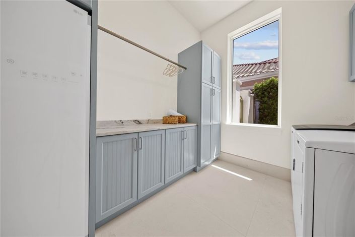 Image No.48-5 Bed Property for sale