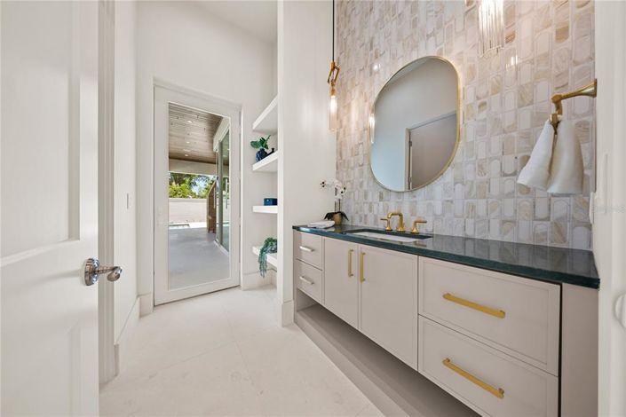 Image No.49-5 Bed Property for sale