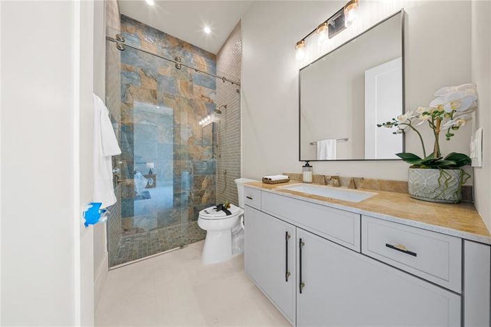 Image No.55-5 Bed Property for sale