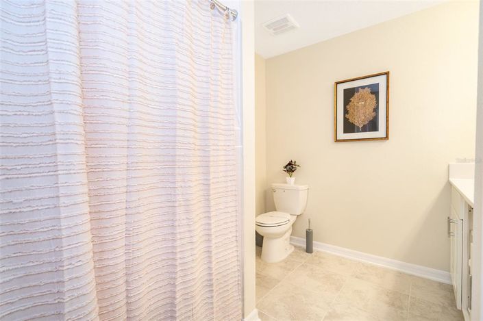 Image No.15-2 Bed Property for sale