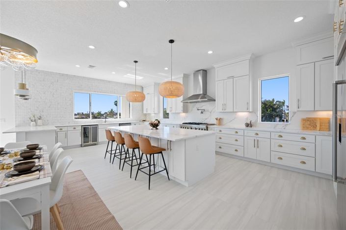 Image No.11-6 Bed Property for sale