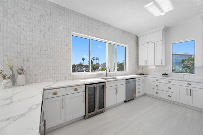 Image No.16-6 Bed Property for sale