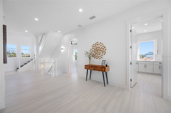 Image No.18-6 Bed Property for sale