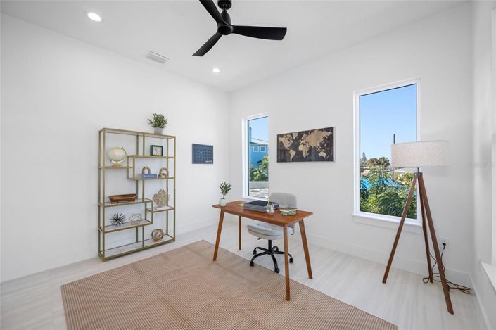 Image No.22-6 Bed Property for sale