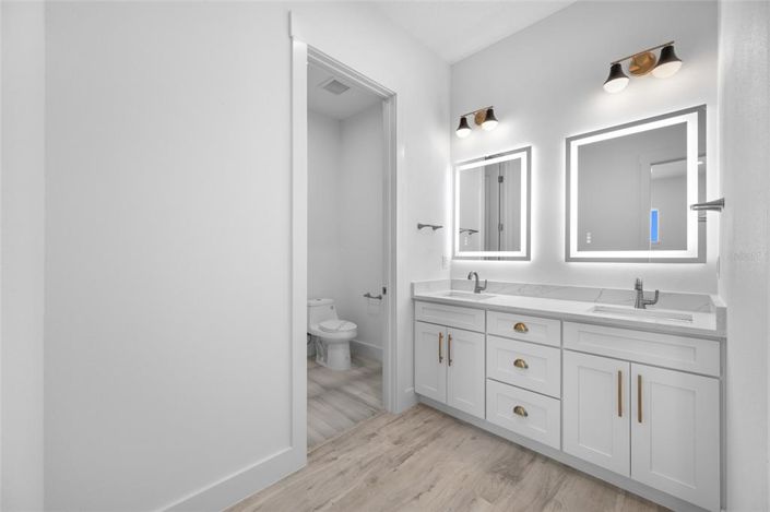 Image No.32-6 Bed Property for sale