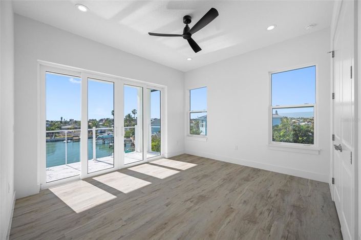 Image No.38-6 Bed Property for sale