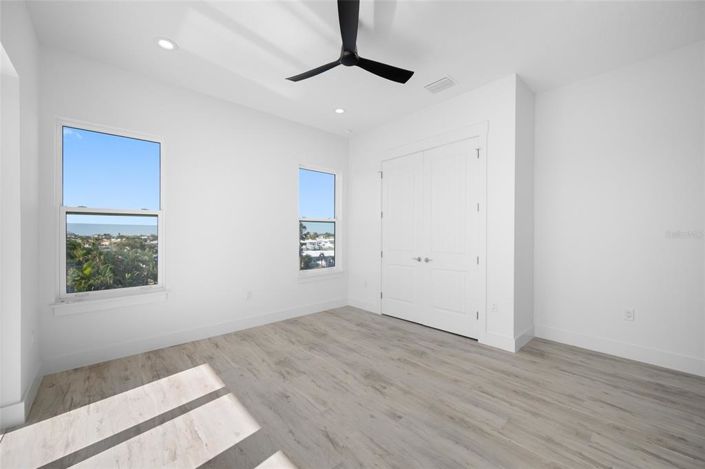 Image No.39-6 Bed Property for sale