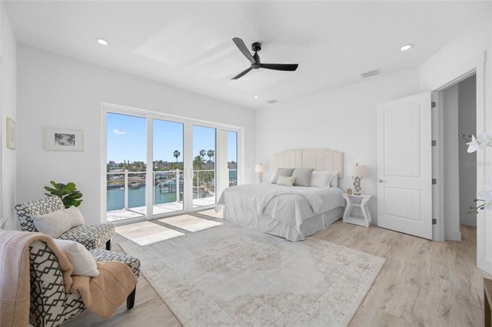 Image No.40-6 Bed Property for sale