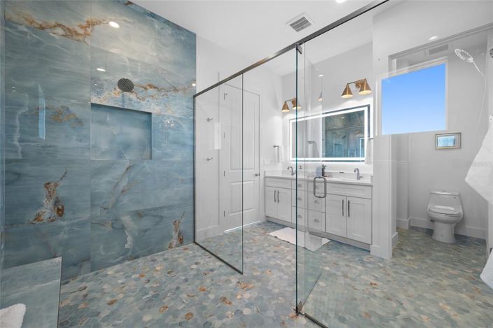 Image No.44-6 Bed Property for sale