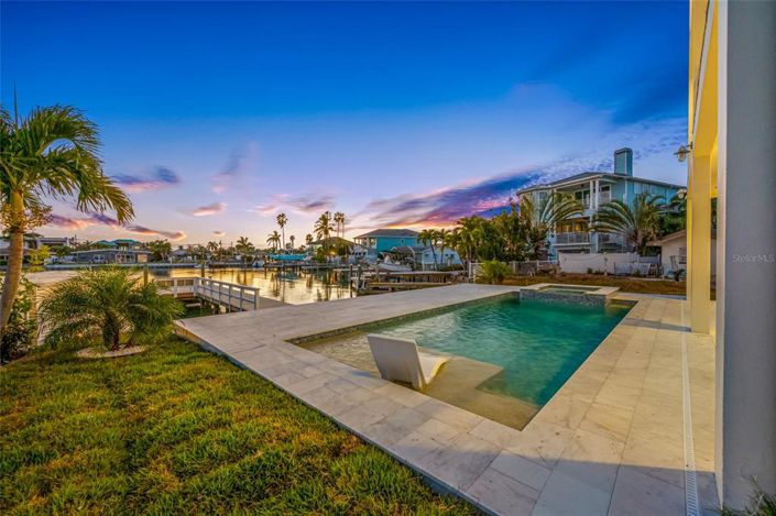 Image No.55-6 Bed Property for sale