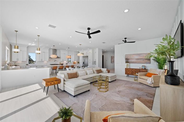 Image No.9-6 Bed Property for sale