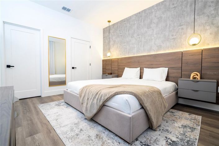 Image No.25-5 Bed Townhouse for sale