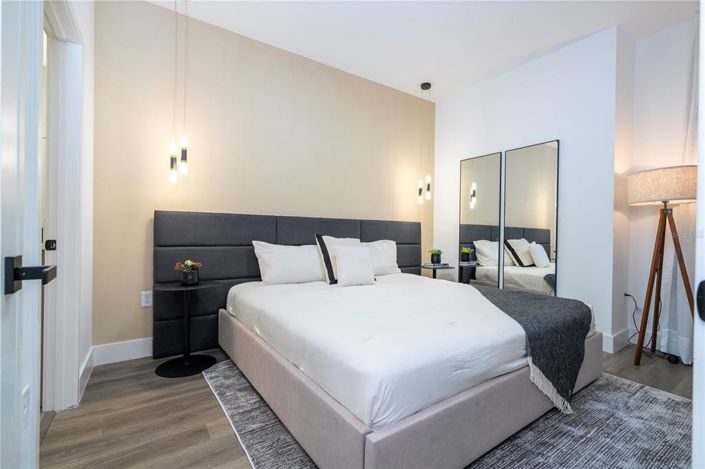 Image No.49-5 Bed Townhouse for sale