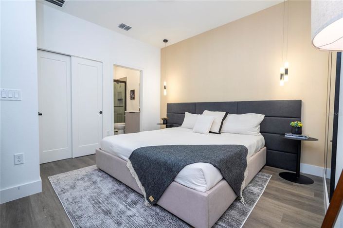 Image No.51-5 Bed Townhouse for sale