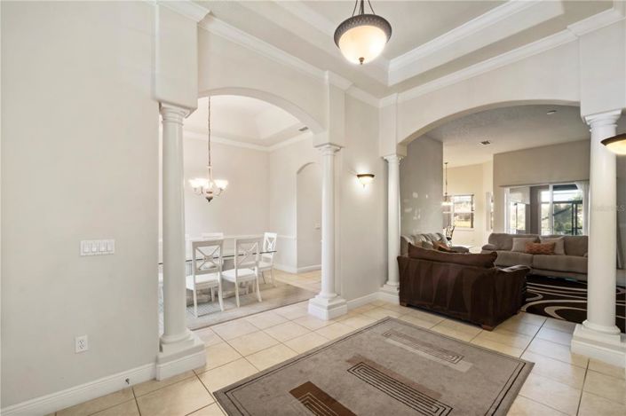 Image No.19-5 Bed Property for sale