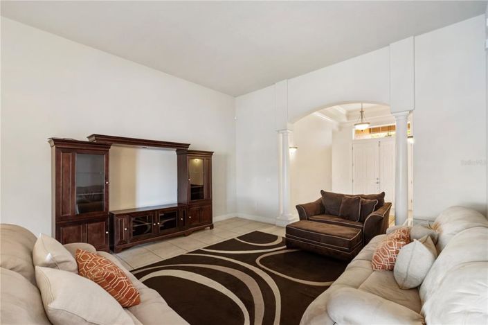 Image No.20-5 Bed Property for sale