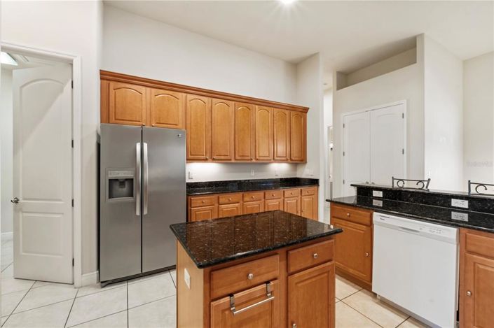 Image No.24-5 Bed Property for sale