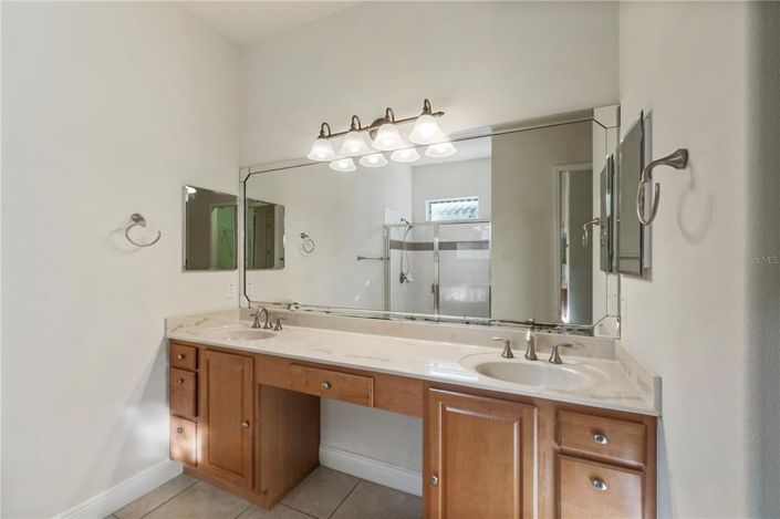 Image No.36-5 Bed Property for sale