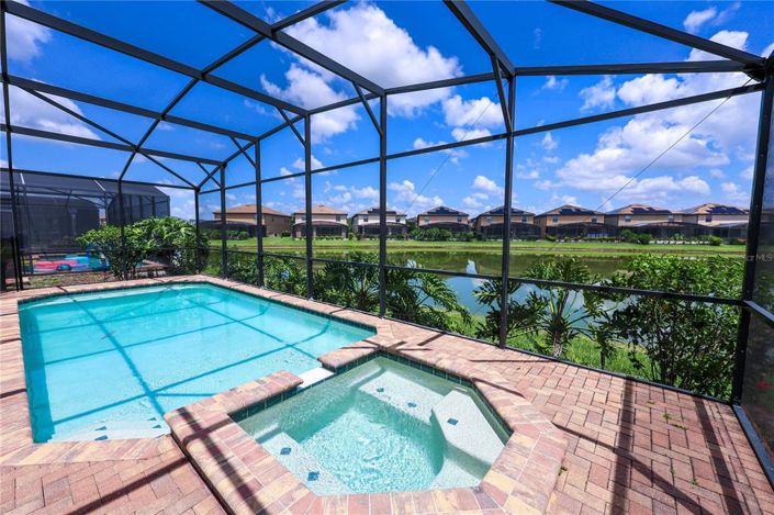 Image No.2-9 Bed Property for sale