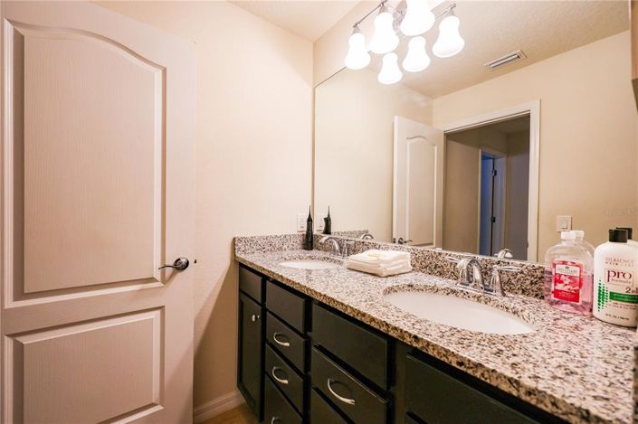 Image No.9-9 Bed Property for sale