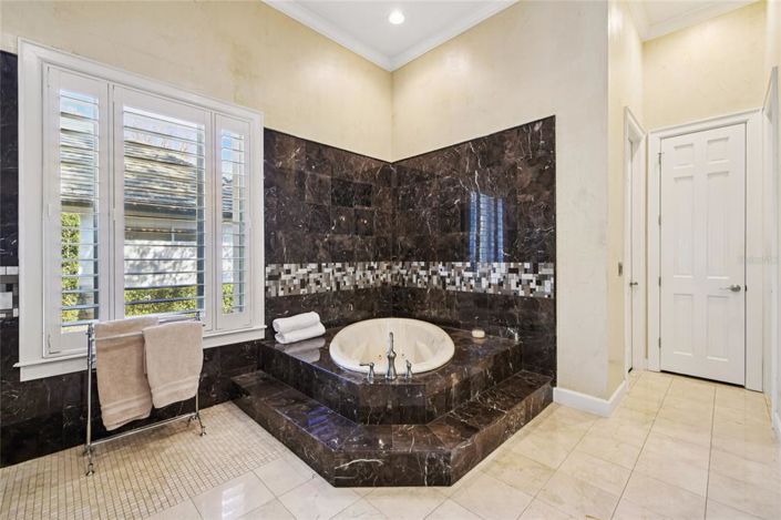 Image No.30-4 Bed Property for sale