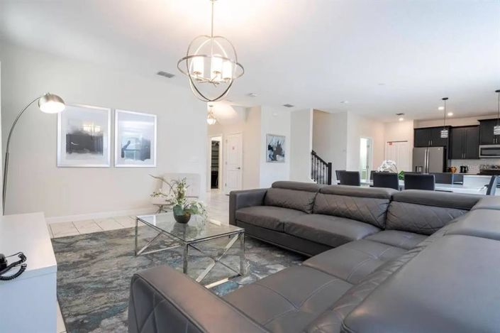 Image No.12-6 Bed Property for sale