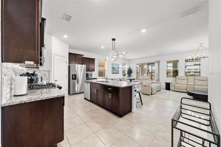 Image No.11-6 Bed Property for sale