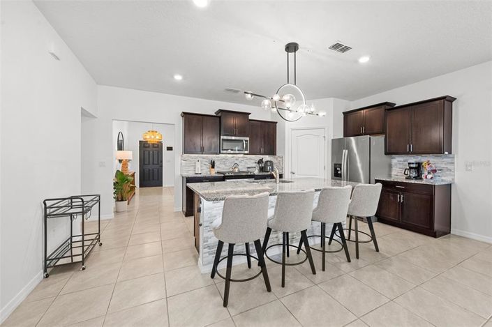 Image No.12-6 Bed Property for sale