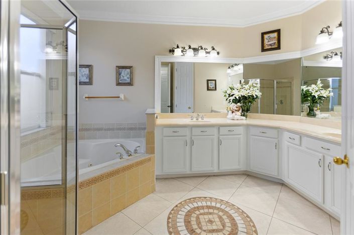 Image No.10-5 Bed Property for sale