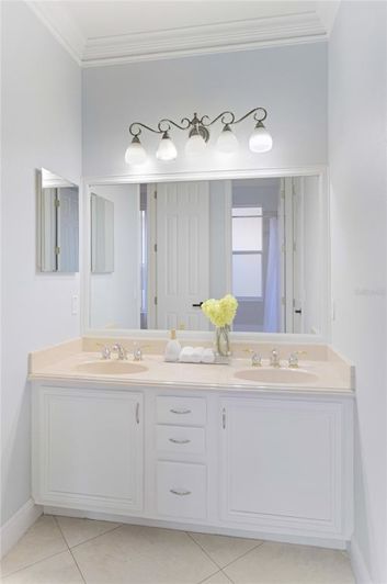 Image No.32-5 Bed Property for sale