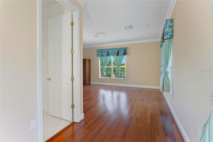 Image No.35-5 Bed Property for sale