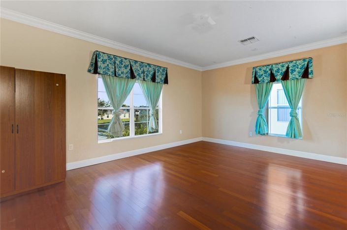 Image No.36-5 Bed Property for sale