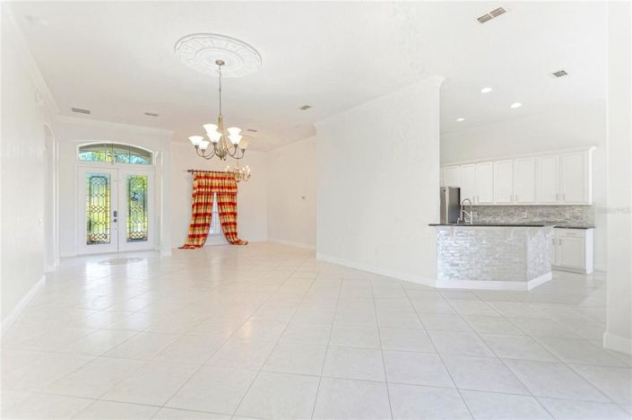 Image No.5-5 Bed Property for sale