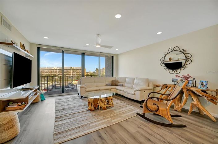 Image No.19-3 Bed Property for sale