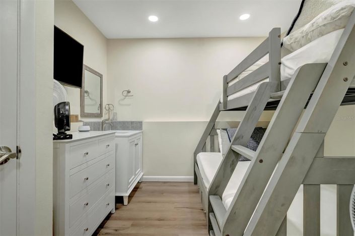 Image No.43-3 Bed Property for sale