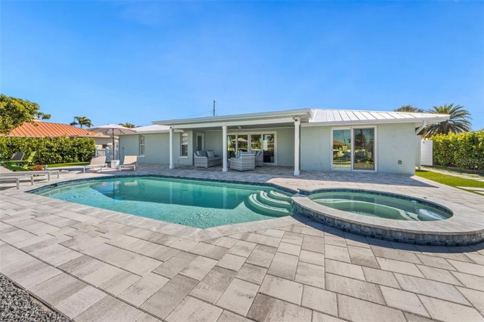 Image No.26-3 Bed Property for sale